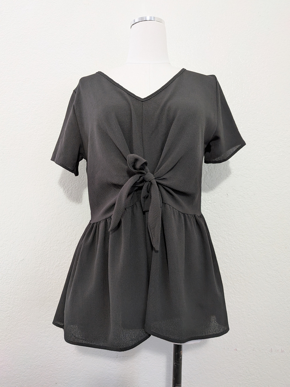 ENTRO Tie-Front V-neckline Short Sleeves Black V-Neck Tie-Front Peplum M Blouse